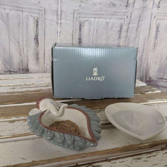 Lladro 8320 Diya Ganesha elephant India figurine t
